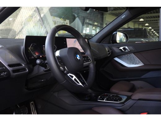 BMW 1 Serie 120 M Sport Automaat / Sportstoelen / Achteruitrijcamera / M Adaptief onderstel / Comfort Access ... ActivLease financial lease
