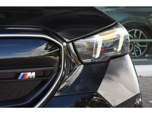 BMW i5 M60 xDrive M Sport / Panoramadak / Adaptief onderstel / Stoelventilatie / Parking Assistant Profe... ActivLease financial lease