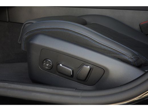 BMW i5 M60 xDrive M Sport / Panoramadak / Adaptief onderstel / Stoelventilatie / Parking Assistant Profe... ActivLease financial lease