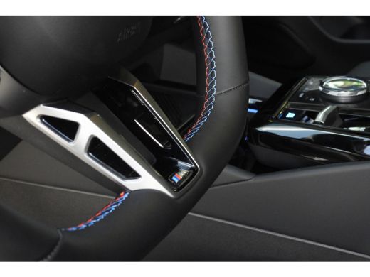BMW i5 M60 xDrive M Sport / Panoramadak / Adaptief onderstel / Stoelventilatie / Parking Assistant Profe... ActivLease financial lease