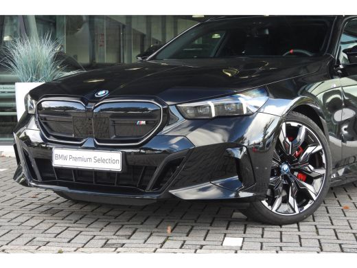 BMW i5 M60 xDrive M Sport / Panoramadak / Adaptief onderstel / Stoelventilatie / Parking Assistant Profe... ActivLease financial lease
