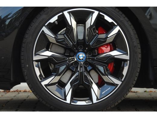 BMW i5 M60 xDrive M Sport / Panoramadak / Adaptief onderstel / Stoelventilatie / Parking Assistant Profe... ActivLease financial lease
