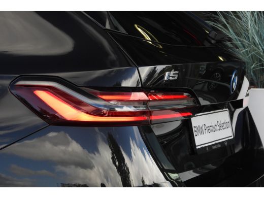 BMW i5 M60 xDrive M Sport / Panoramadak / Adaptief onderstel / Stoelventilatie / Parking Assistant Profe... ActivLease financial lease
