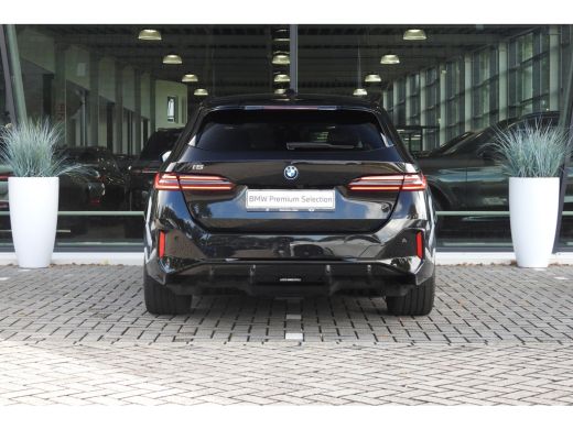 BMW i5 M60 xDrive M Sport / Panoramadak / Adaptief onderstel / Stoelventilatie / Parking Assistant Profe... ActivLease financial lease