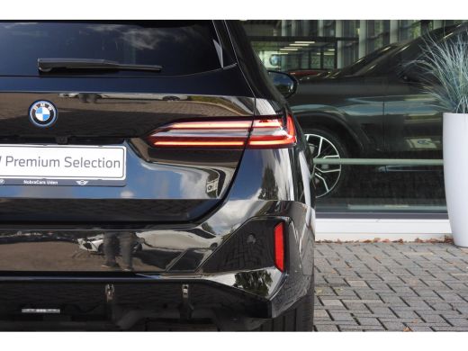 BMW i5 M60 xDrive M Sport / Panoramadak / Adaptief onderstel / Stoelventilatie / Parking Assistant Profe... ActivLease financial lease