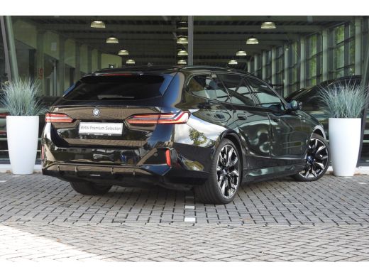 BMW i5 M60 xDrive M Sport / Panoramadak / Adaptief onderstel / Stoelventilatie / Parking Assistant Profe... ActivLease financial lease