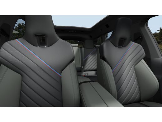 BMW iX xDrive60 M Sport / Panoramadak / Trekhaak / Soft-Close / Stoelventilatie / Adaptief onderstel / B... ActivLease financial lease