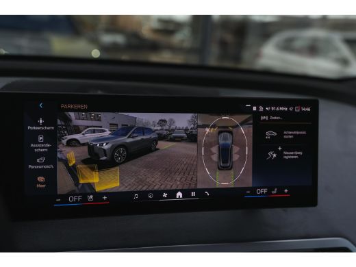 BMW iX xDrive60 M Sport / Panoramadak / Trekhaak / Soft-Close / Stoelventilatie / Adaptief onderstel / B... ActivLease financial lease