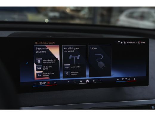 BMW iX xDrive60 M Sport / Panoramadak / Trekhaak / Soft-Close / Stoelventilatie / Adaptief onderstel / B... ActivLease financial lease