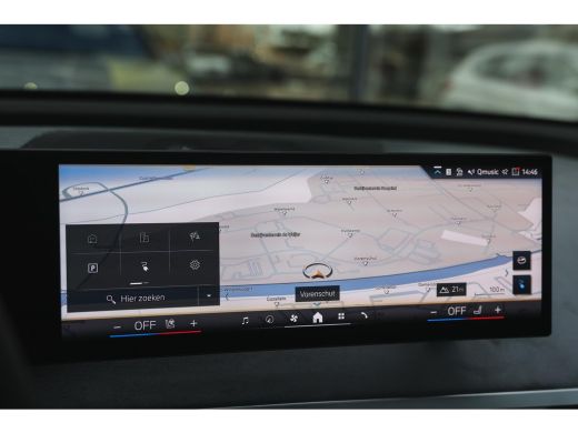 BMW iX xDrive60 M Sport / Panoramadak / Trekhaak / Soft-Close / Stoelventilatie / Adaptief onderstel / B... ActivLease financial lease