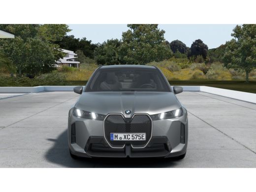 BMW iX xDrive60 M Sport / Panoramadak / Trekhaak / Soft-Close / Stoelventilatie / Adaptief onderstel / B... ActivLease financial lease
