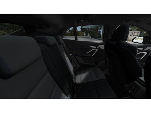 BMW iX2 eDrive20 M Sport / Panoramadak / Sportstoelen / Achteruitrijcamera / M Adaptief onderstel / Adapt... ActivLease financial lease