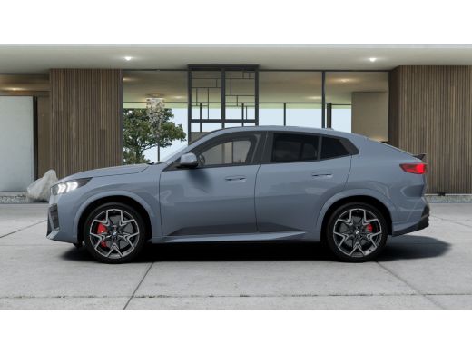 BMW iX2 eDrive20 M Sport / Panoramadak / Sportstoelen / Achteruitrijcamera / M Adaptief onderstel / Adapt... ActivLease financial lease
