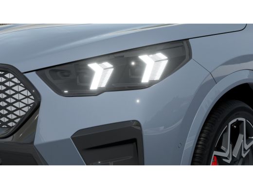 BMW iX2 eDrive20 M Sport / Panoramadak / Sportstoelen / Achteruitrijcamera / M Adaptief onderstel / Adapt... ActivLease financial lease