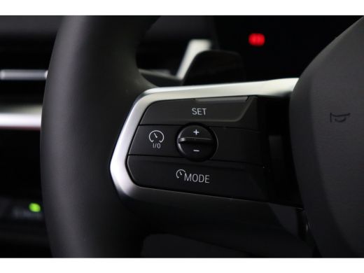 BMW iX2 eDrive20 M Sport / Panoramadak / Trekhaak / Sportstoelen / M Adaptief onderstel / Comfort Access ... ActivLease financial lease