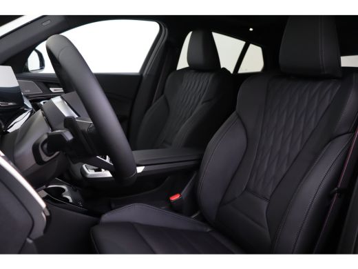 BMW iX2 eDrive20 M Sport / Panoramadak / Trekhaak / Sportstoelen / M Adaptief onderstel / Comfort Access ... ActivLease financial lease