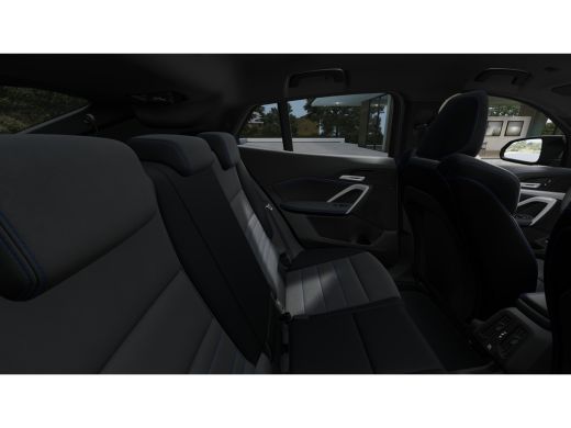 BMW iX2 eDrive20 M Sport / Trekhaak / Sportstoelen / Achteruitrijcamera / M Adaptief onderstel / Comfort ... ActivLease financial lease