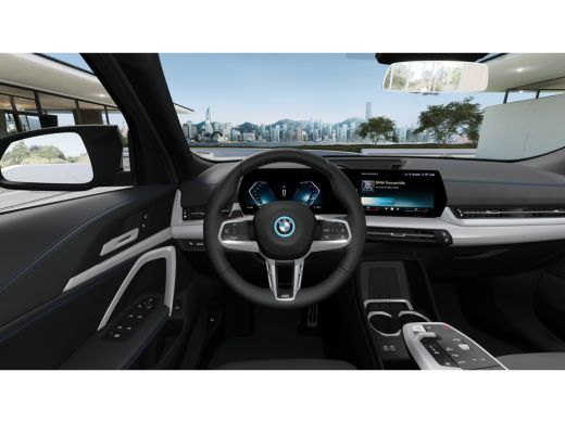 BMW iX2 eDrive20 M Sport / Trekhaak / Sportstoelen / Achteruitrijcamera / M Adaptief onderstel / Comfort ... ActivLease financial lease