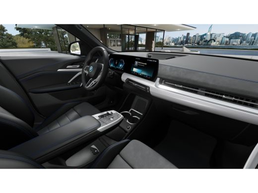 BMW iX2 eDrive20 M Sport / Trekhaak / Sportstoelen / Achteruitrijcamera / M Adaptief onderstel / Comfort ... ActivLease financial lease