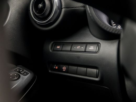 Nissan Juke 1.0 DIG-T Sport (APPLE CARPLAY, GROOT NAVI, CAMERA, LM VELGEN, ZWART HEMEL, SPORTSTOELEN, LED KOP... ActivLease financial lease