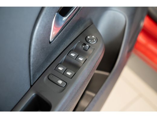 Opel Corsa 1.2 Turbo Hybrid Automaat Yes | 8 Jaar Garantie | Stoel & Stuurverwarming | 17 Inch Lichtmetaal |... ActivLease financial lease