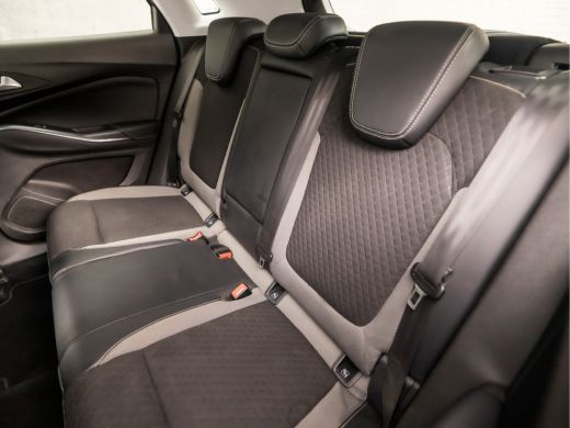 Opel Grandland X 1.2 Turbo Sport (APPLE CARPLAY, GROOT NAVI, LEDER, CLIMATE, SPORTSTOELEN, KEYLESS, LANE ASSIST, P... ActivLease financial lease