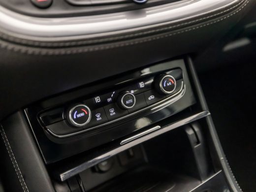 Opel Grandland X 1.2 Turbo Sport (APPLE CARPLAY, GROOT NAVI, LEDER, CLIMATE, SPORTSTOELEN, KEYLESS, LANE ASSIST, P... ActivLease financial lease