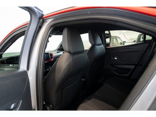 Opel Mokka-e Level 4 50 kWh | 3 Fase | Camera | Climate Controle | Navigatie | Dodehoek Bewaking | Parkeersens... ActivLease financial lease