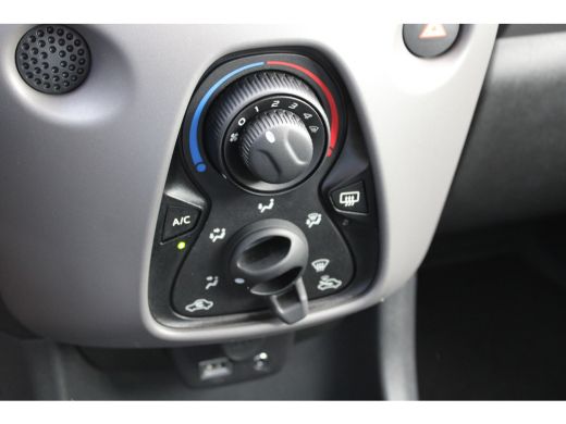 Peugeot 108 1.0 e-VTi Active | Achterbank in delen neerklapbaar | Airco | Alarm klasse 1(startblokkering) ActivLease financial lease