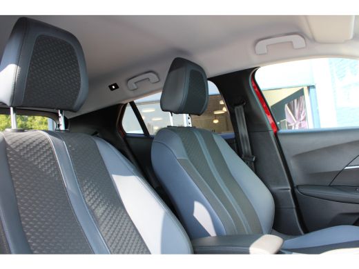 Peugeot 2008 1.2 PureTech Allure | Achterbank in delen neerklapbaar | Achteruitrijcamera | Airco (automatisch) ActivLease financial lease