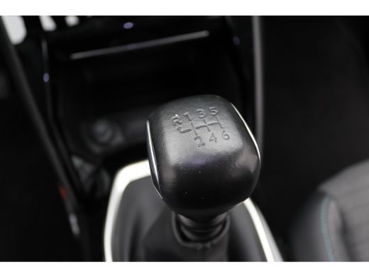 Peugeot 2008 1.2 PureTech Allure Pack | Achterbank in delen neerklapbaar | Achteruitrijcamera | Airco (automat... ActivLease financial lease