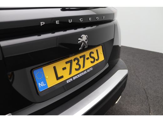 Peugeot 2008 1.2 PureTech Allure Pack | Achterbank in delen neerklapbaar | Achteruitrijcamera | Airco (automat... ActivLease financial lease