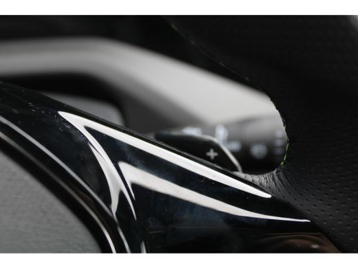 Peugeot 408 1.2 Hybrid 136 e-DCS6 GT | Achterbank in delen neerklapbaar | Achteruitrijcamera | Alarm klasse 1... ActivLease financial lease