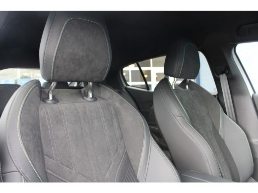 Peugeot 408 1.2 Hybrid 136 e-DCS6 GT | Achterbank in delen neerklapbaar | Achteruitrijcamera | Alarm klasse 1... ActivLease financial lease