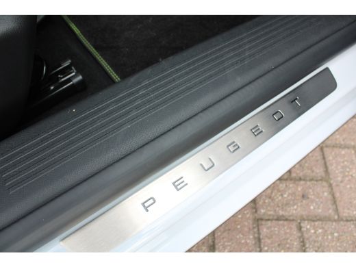 Peugeot 408 1.2 Hybrid 136 e-DCS6 GT | Achterbank in delen neerklapbaar | Achteruitrijcamera | Alarm klasse 1... ActivLease financial lease