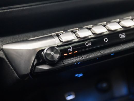 Peugeot 5008 1.2 PureTech Deluxe 7 Persoons Automaat (PANORAMADAK, APPLE CARPLAY, MEMORY SEATS, LEDER, STOELVE... ActivLease financial lease
