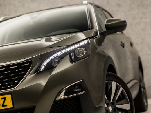 Peugeot 5008 1.2 PureTech Deluxe 7 Persoons Automaat (PANORAMADAK, APPLE CARPLAY, MEMORY SEATS, LEDER, STOELVE... ActivLease financial lease