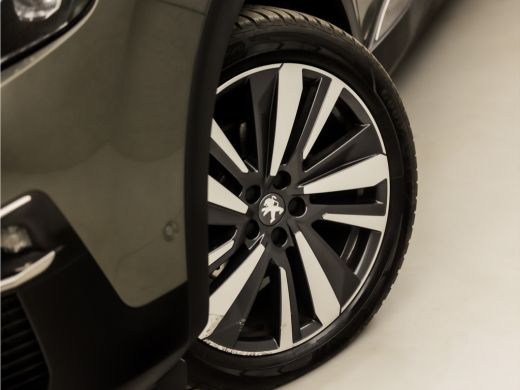 Peugeot 5008 1.2 PureTech Deluxe 7 Persoons Automaat (PANORAMADAK, APPLE CARPLAY, MEMORY SEATS, LEDER, STOELVE... ActivLease financial lease