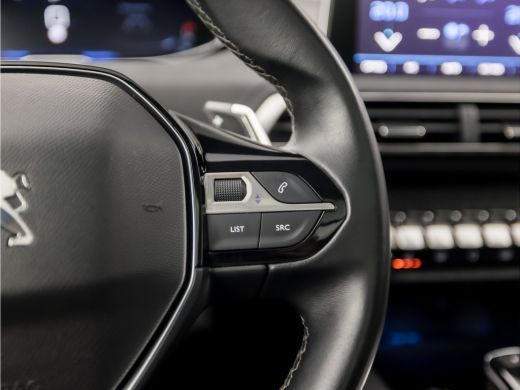 Peugeot 5008 1.2 PureTech Deluxe 7 Persoons Automaat (PANORAMADAK, APPLE CARPLAY, MEMORY SEATS, LEDER, STOELVE... ActivLease financial lease