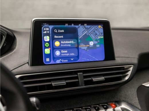 Peugeot 5008 1.2 PureTech Deluxe 7 Persoons Automaat (PANORAMADAK, APPLE CARPLAY, MEMORY SEATS, LEDER, STOELVE... ActivLease financial lease