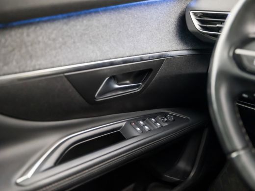 Peugeot 5008 1.2 PureTech Deluxe 7 Persoons Automaat (PANORAMADAK, APPLE CARPLAY, MEMORY SEATS, LEDER, STOELVE... ActivLease financial lease