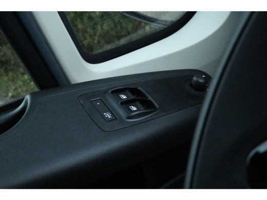 Peugeot Boxer 2.2 BlueHDi 180 S&S L3H2 3.5t Zwaar HD Automaat | Carplay | PDC | Navigatie | Camera | Airco | Sn... ActivLease financial lease