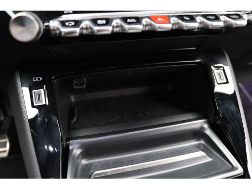Peugeot e-2008 EV GT 54 kWh | 11 kW lader | Achterbank in delen neerklapbaar | Achterspoiler ActivLease financial lease