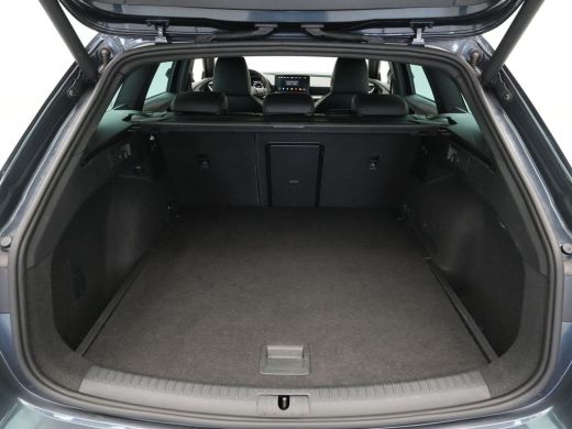 Seat Leon 1.5 TSI FR Launch Edition Navigatie Sideassist Stoelverwarming Parkassist Carplay 245 ActivLease financial lease