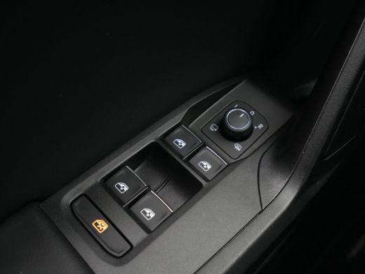 Seat Leon 1.5 TSI FR Launch Edition Navigatie Sideassist Stoelverwarming Parkassist Carplay 245 ActivLease financial lease