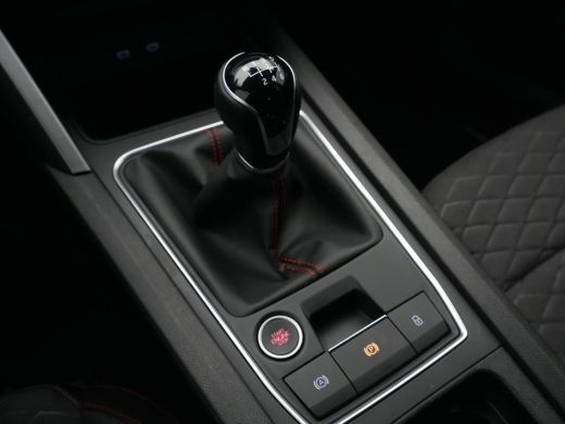 Seat Leon 1.5 TSI FR Launch Edition Navigatie Sideassist Stoelverwarming Parkassist Carplay 245 ActivLease financial lease