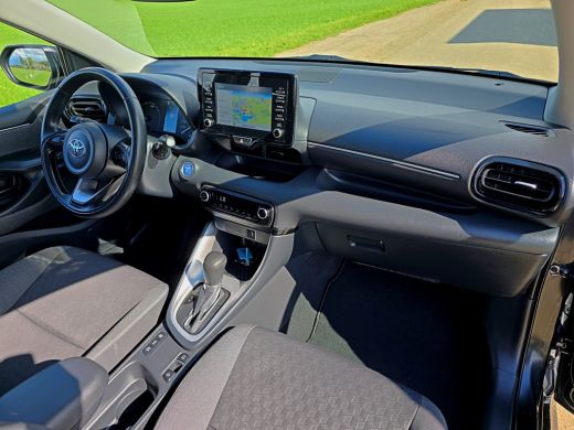 Toyota Yaris 1.5 Hybrid 115 Business - Euro 6 - 95 Pk - Navigatie - ParkeerCamera - AppleCarplay AndroidAuto ActivLease financial lease