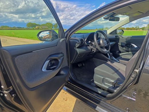 Toyota Yaris 1.5 Hybrid 115 Business - Euro 6 - 95 Pk - Navigatie - ParkeerCamera - AppleCarplay AndroidAuto ActivLease financial lease