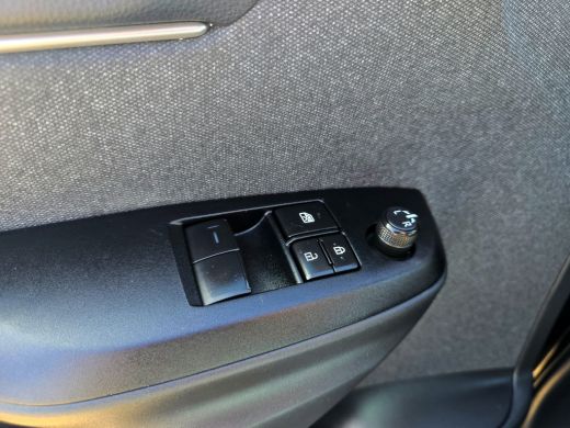 Toyota Yaris 1.5 Hybrid 115 Business - Euro 6 - 95 Pk - Navigatie - ParkeerCamera - AppleCarplay AndroidAuto ActivLease financial lease