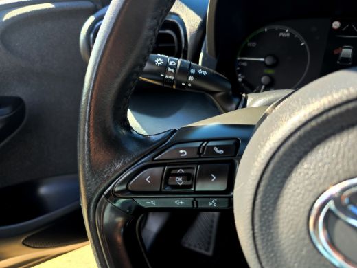 Toyota Yaris 1.5 Hybrid 115 Business - Euro 6 - 95 Pk - Navigatie - ParkeerCamera - AppleCarplay AndroidAuto ActivLease financial lease